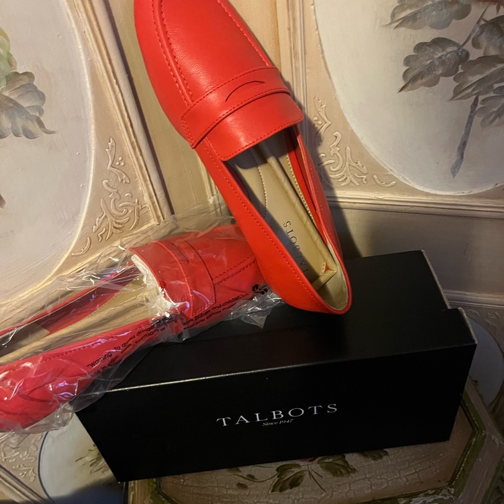 Beautiful Tangerine Talbots shoes brand new in box.